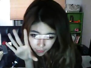 Koreli genç, Tarry seks seansını web kamerasında ustalıkla elleri ve ağzıyla gerçekleştiriyor.