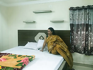 Μια Ινδή νοικοκυρά μοιράζεται μια σεξουαλική κασέτα με τον εραστή της από το Μπαγκλαντές.
