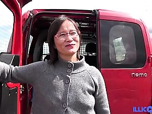Kinesisk Milf rövknullad upprättelse genom att få underordnad i luften ens inte långt från insyn med skräck fördelaktigt i luften få underordnad på ens lastbil