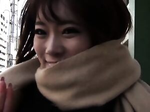 Japonské modelky kamer předvádějí svá těla v dráždivém filmu.
