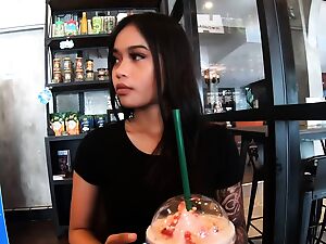 Pertemuan panas di Starbucks mengarah pada pertemuan yang penuh gairah dengan seorang remaja Cina yang penasaran.